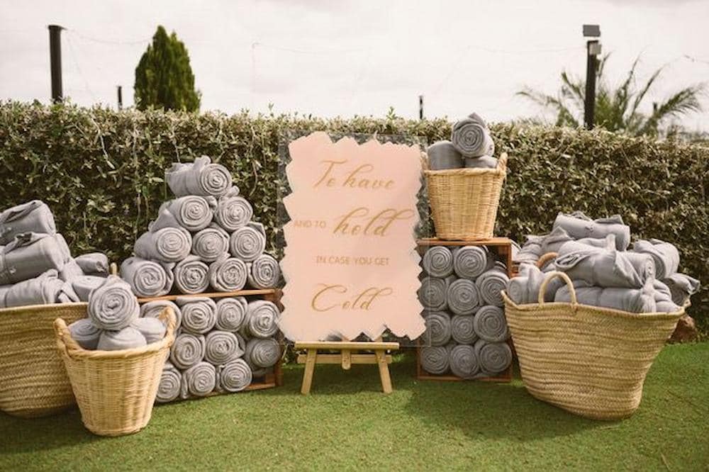 keep your guests warm at your wedding with blankets