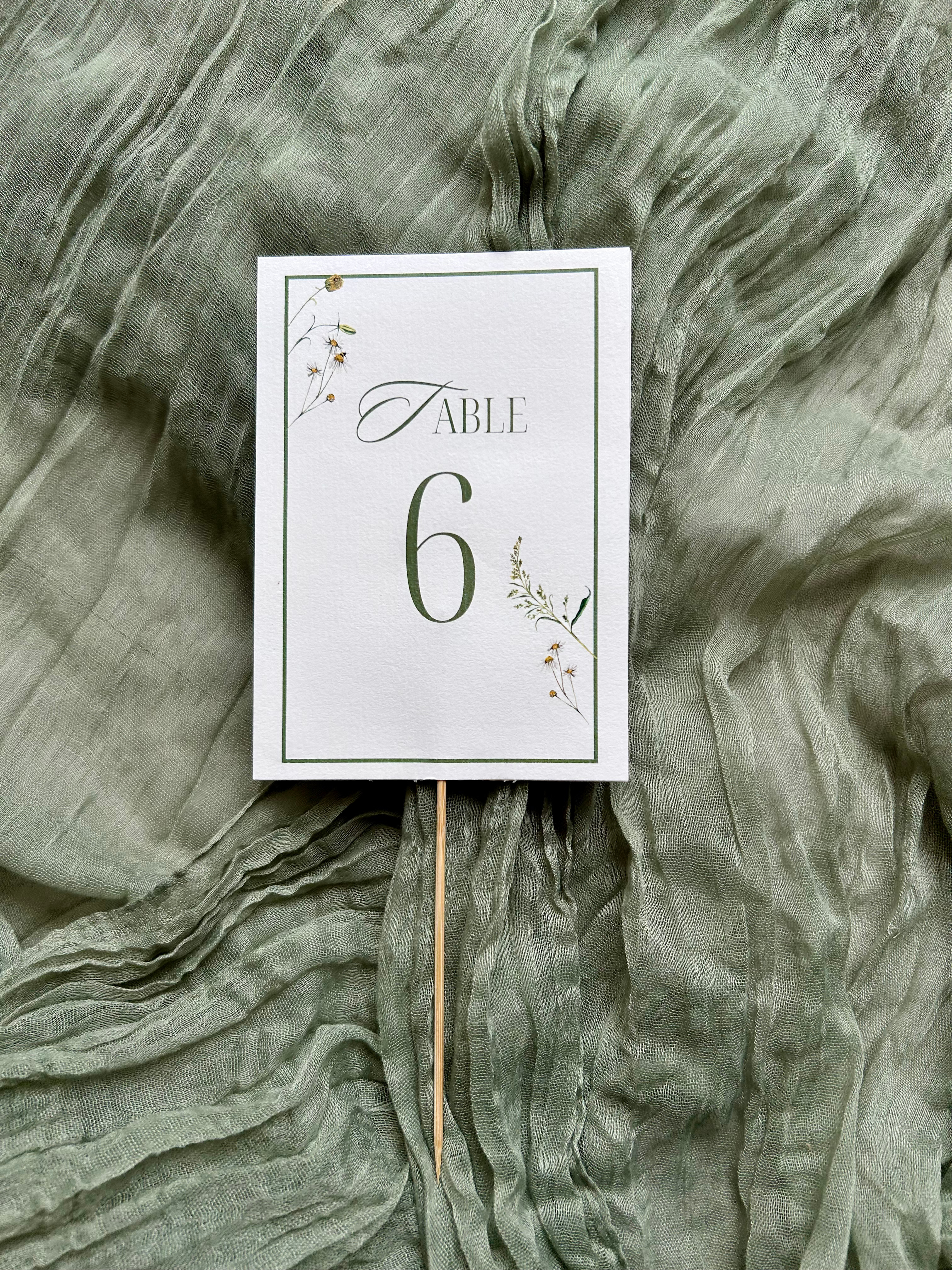 Watercolor flower seating plan medium : with stick