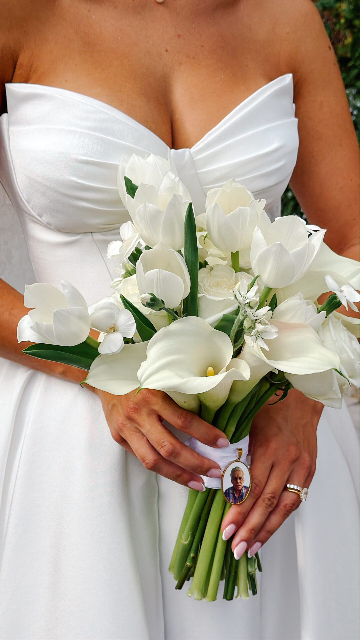 Bridal bouquet by Lemonface Deco, wedding florist in Marbella